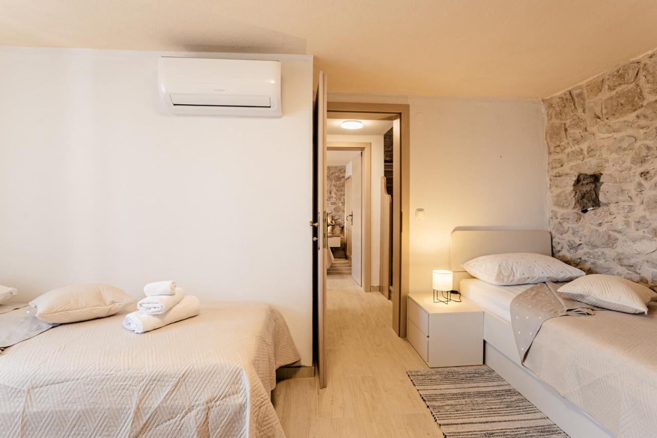Patakun Holiday Home For 5, With Heated Pool Lecevica Dış mekan fotoğraf