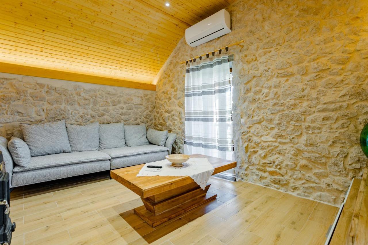 Patakun Holiday Home For 5, With Heated Pool Lecevica Dış mekan fotoğraf
