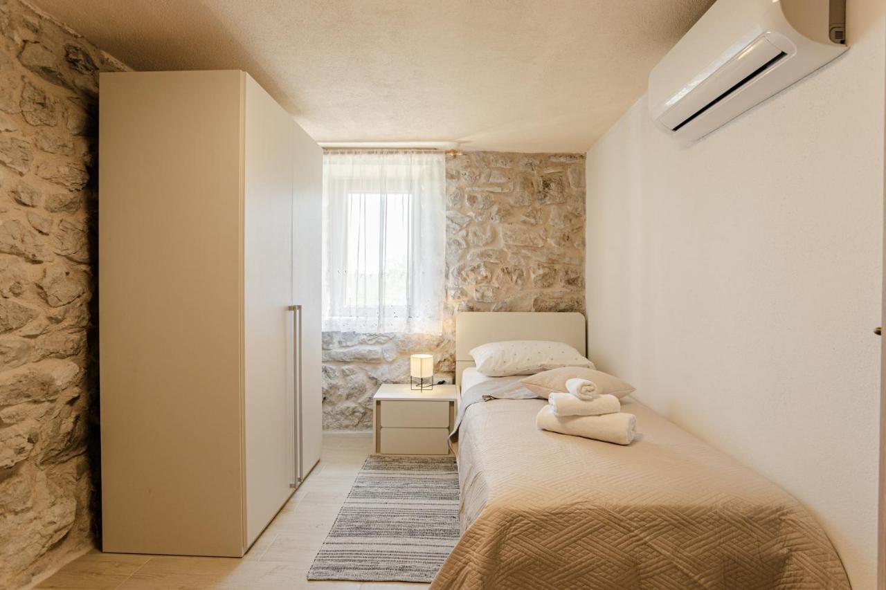 Patakun Holiday Home For 5, With Heated Pool Lecevica Dış mekan fotoğraf