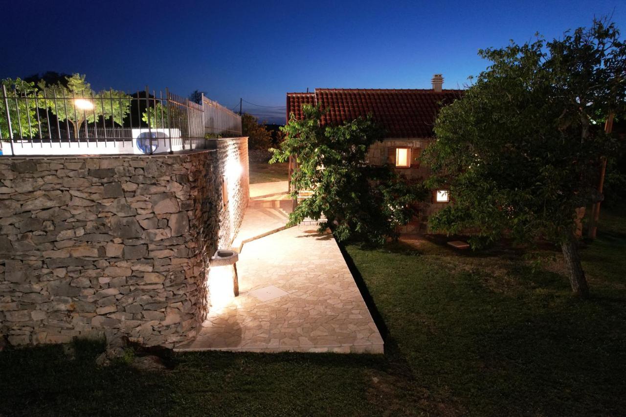 Patakun Holiday Home For 5, With Heated Pool Lecevica Dış mekan fotoğraf