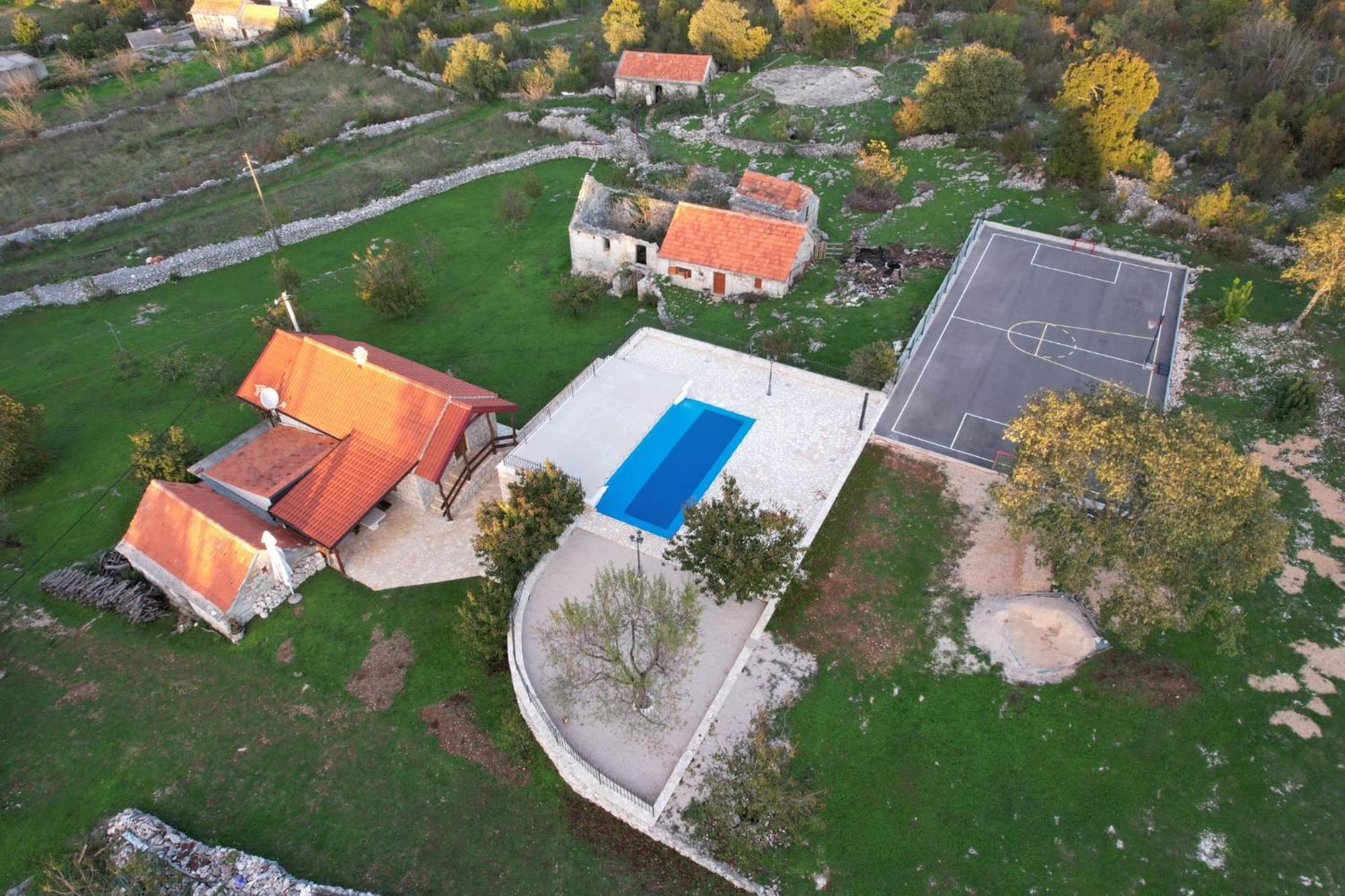 Patakun Holiday Home For 5, With Heated Pool Lecevica Dış mekan fotoğraf